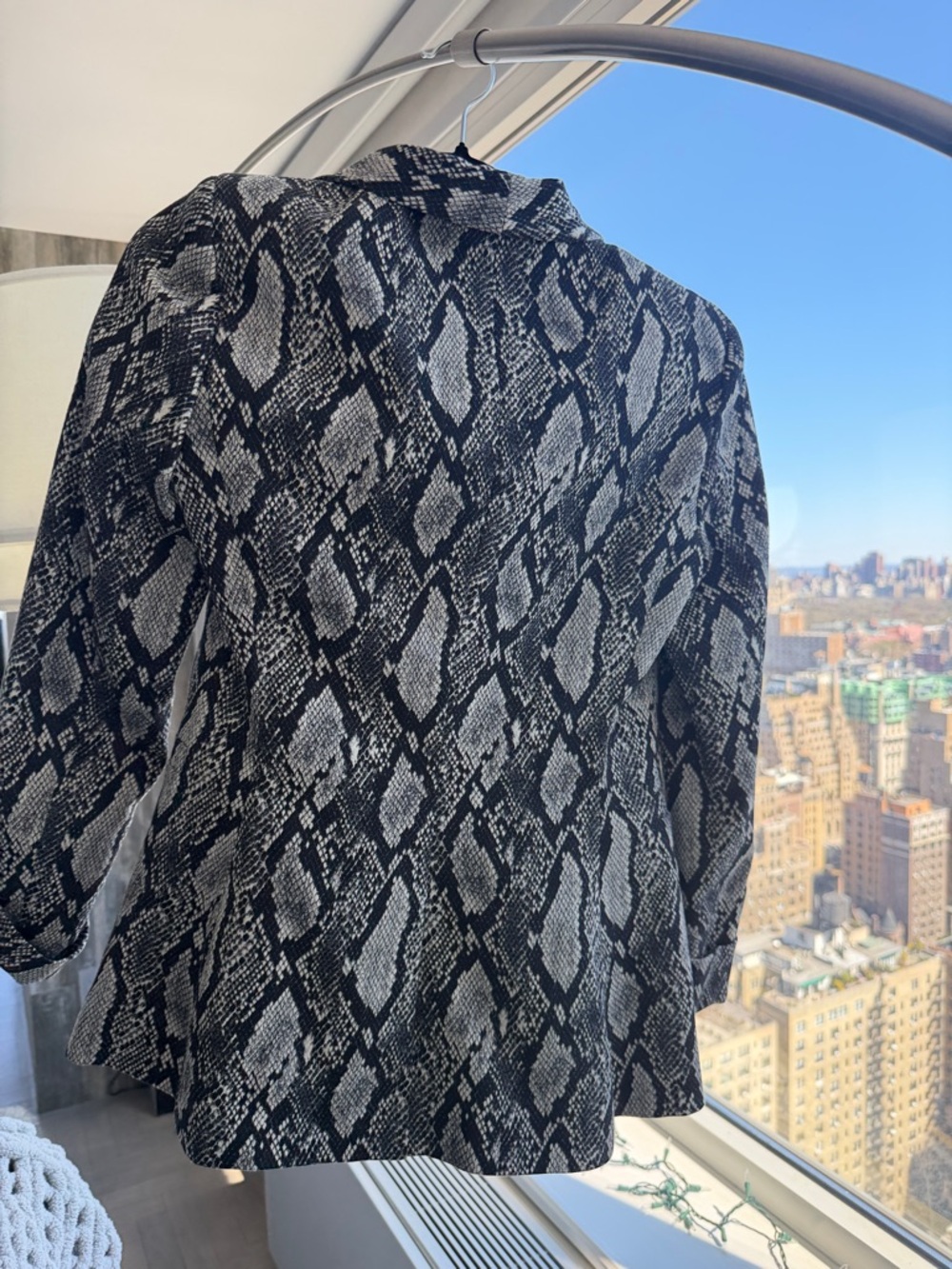 Alice + Olivia Black and White Snake-Print Open Blazer - Picture 3 of 3